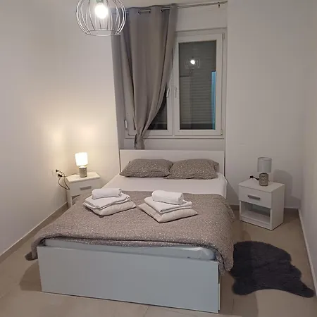 Ester Apartman *